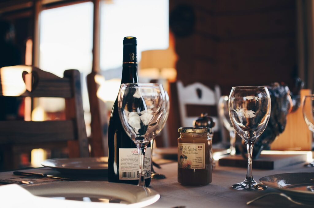 A view of a romantic restaurant setting